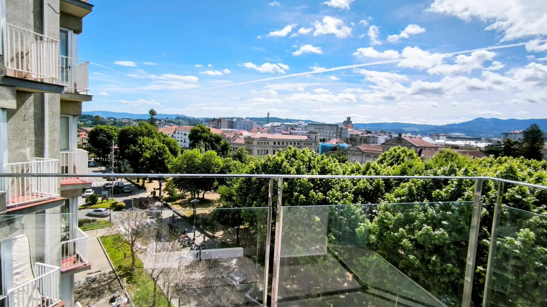 Terrassa de Pis en venda en Pontevedra Capital  amb Calefacció, Parquet i Moblat