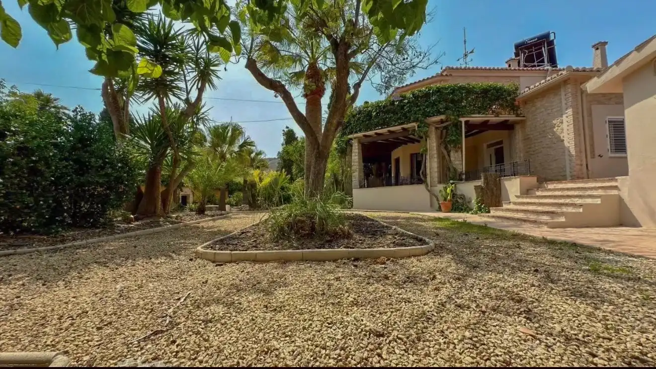 Jardí de Casa o xalet en venda en Alicante / Alacant amb Aire condicionat, Calefacció i Jardí privat