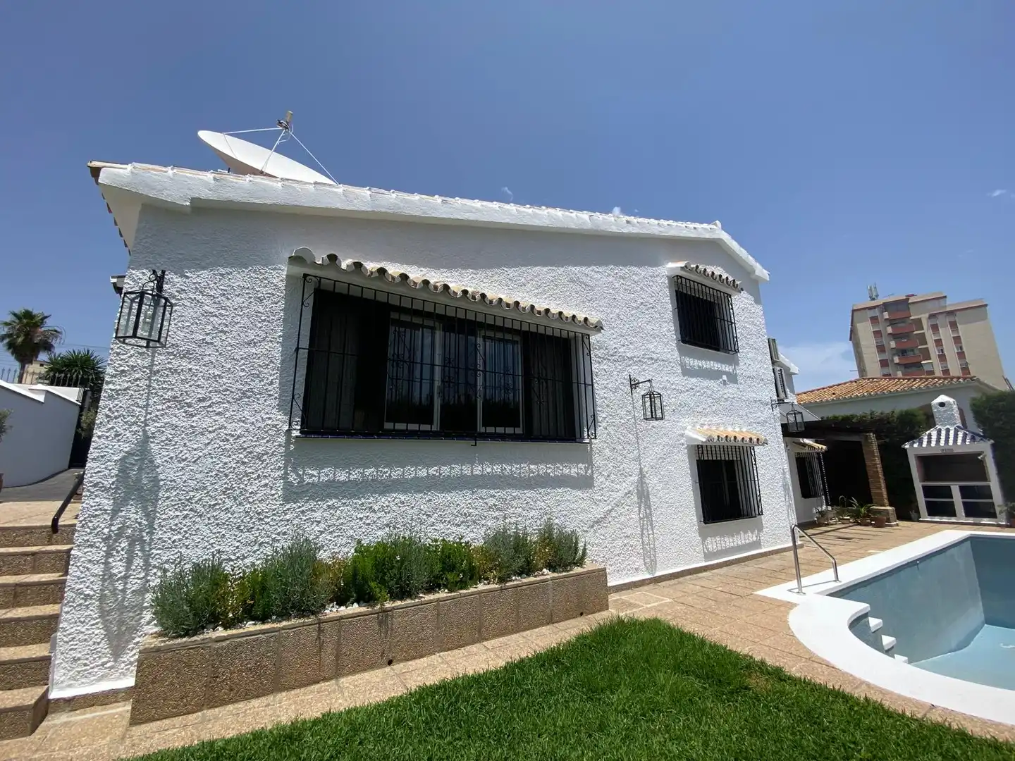 Exterior view of Houses for sale in Fuengirola  with Air Conditioner, Private garden and Swimming Pool