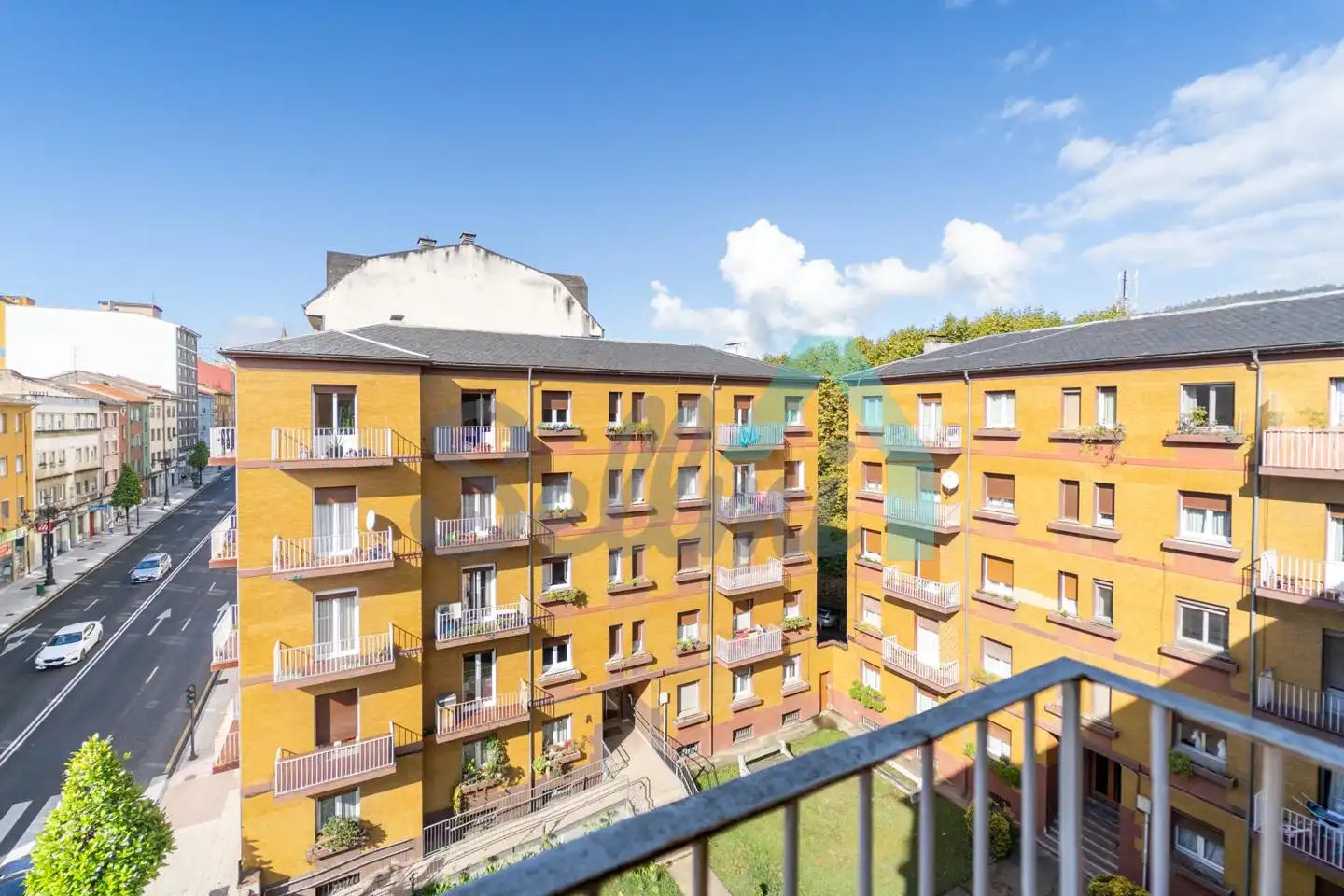 Außenansicht von Wohnung zum Verkauf in Oviedo  mit Heizung, Parkett und Terrasse
