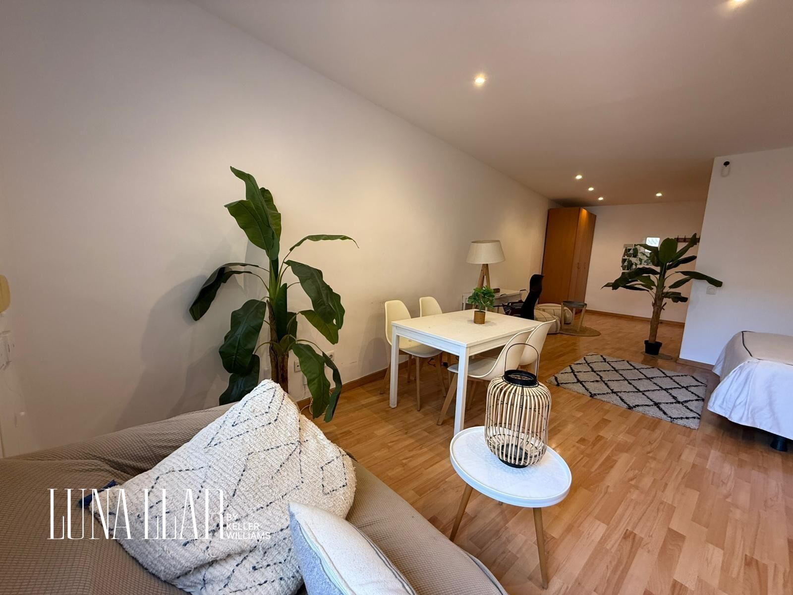 Sala d'estar de Pis en venda en  Barcelona Capital amb Parquet