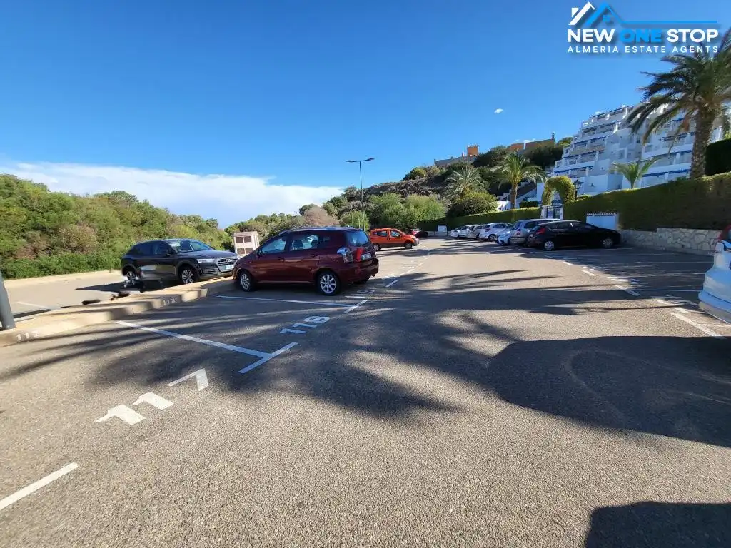 Aparcament de Apartament en venda en Mojácar amb Aire condicionat, Terrassa i Moblat