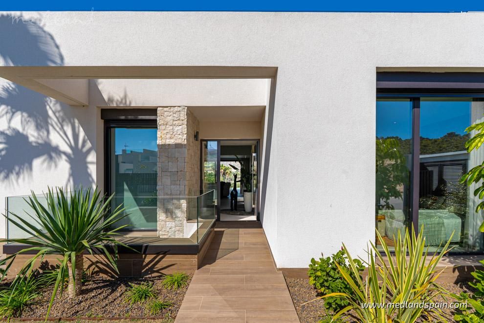 House or chalet for sale in Algorfa  with Air Conditioner, Heating and Private garden