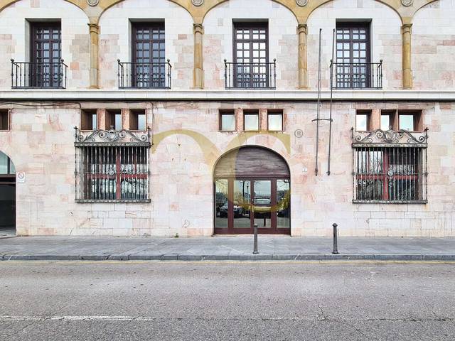 Local comercial en Alquiler en Calle de Claudio Alvargonzález en Cimadevilla