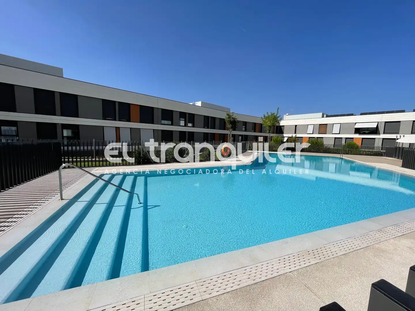Schwimmbecken von Wohnung zur Miete in Las Rozas de Madrid mit Klimaanlage, Terrasse und Schwimmbad