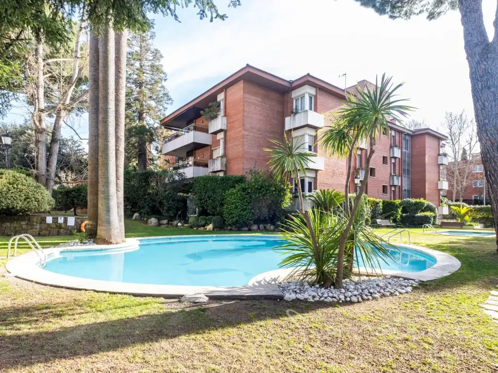Swimming pool of Ground floor for sale in Sant Cugat del Vallès  with Heating, Private garden and Terrace