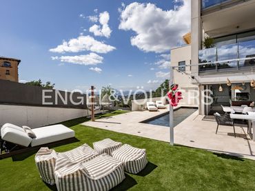 Casa con balcone in affitto a Carrer de Can Basseda