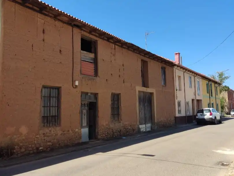 Casa rústica en venda a Calle Astorga 15