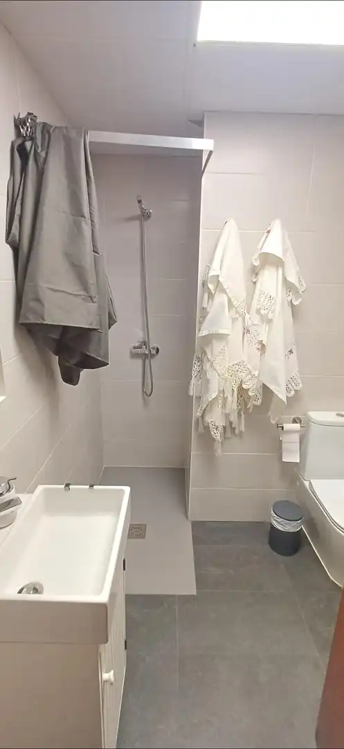 Bathroom of Flat for sale in Málaga  with Air Conditioner and Balcony