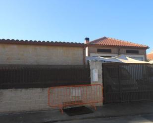 Exterior view of Single-family semi-detached for sale in Villamiel de Toledo