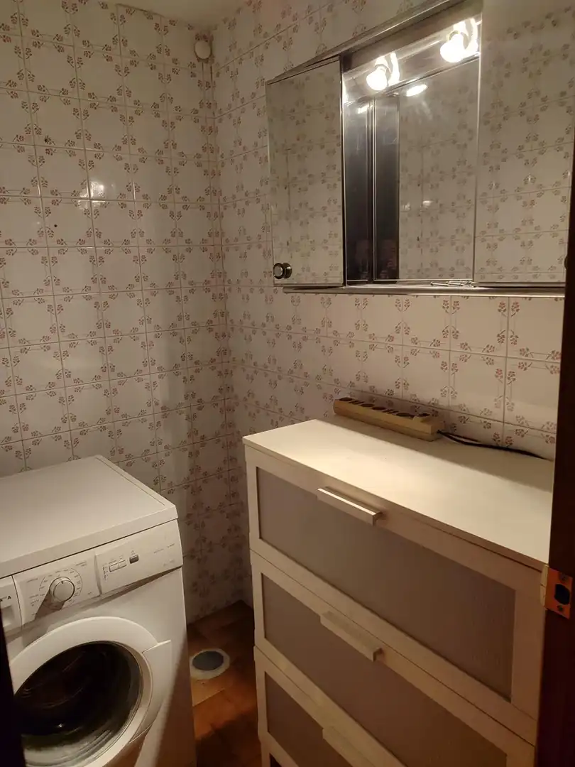Bany de Pis en venda en Oviedo  amb Calefacció