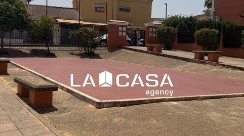 Foto 4 de Casa adosada en venda a Avenida de Europa, Montequinto
