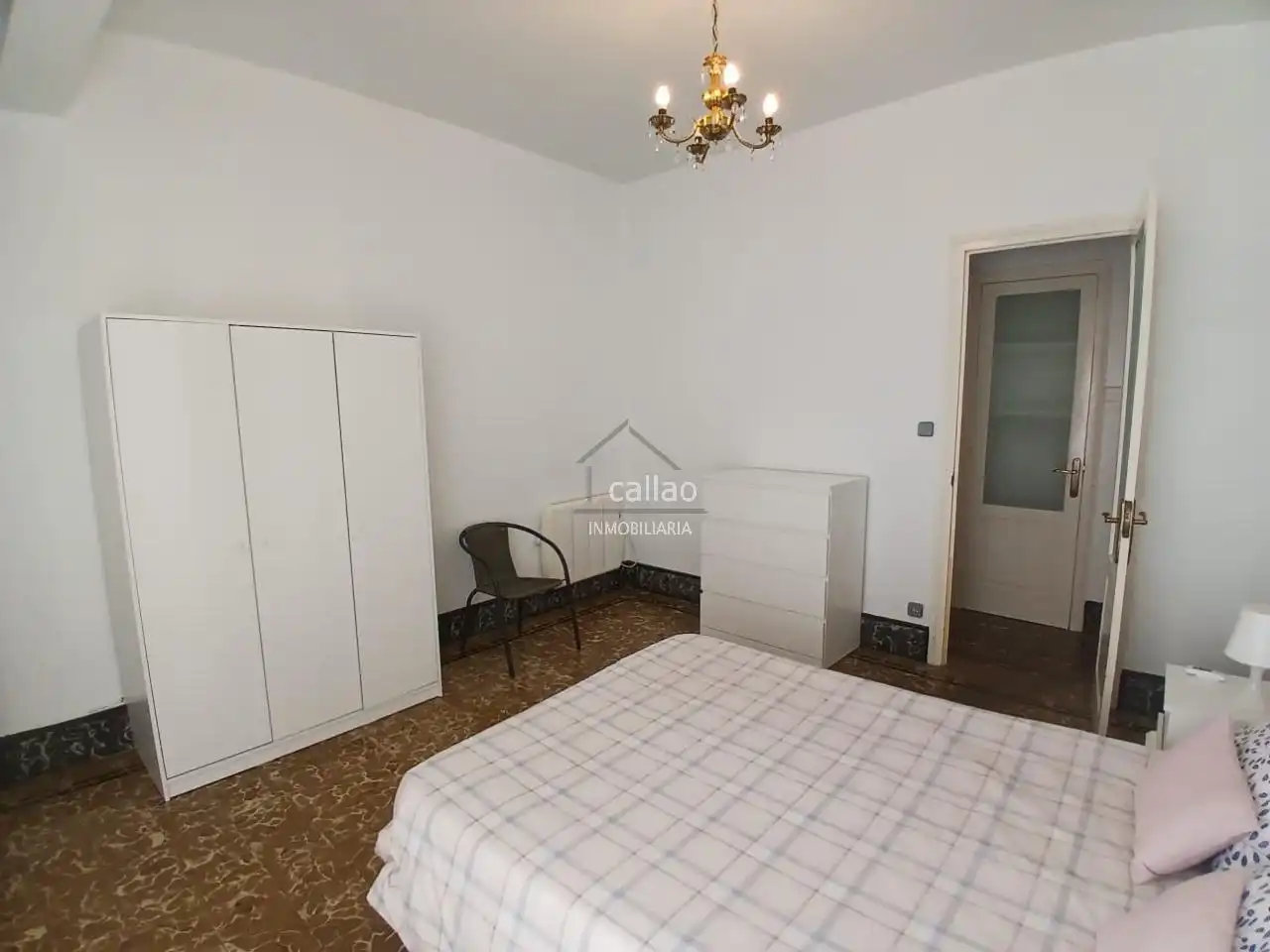 Habitación de Piso de alquiler en Ferrol con Calefacción y Amueblado