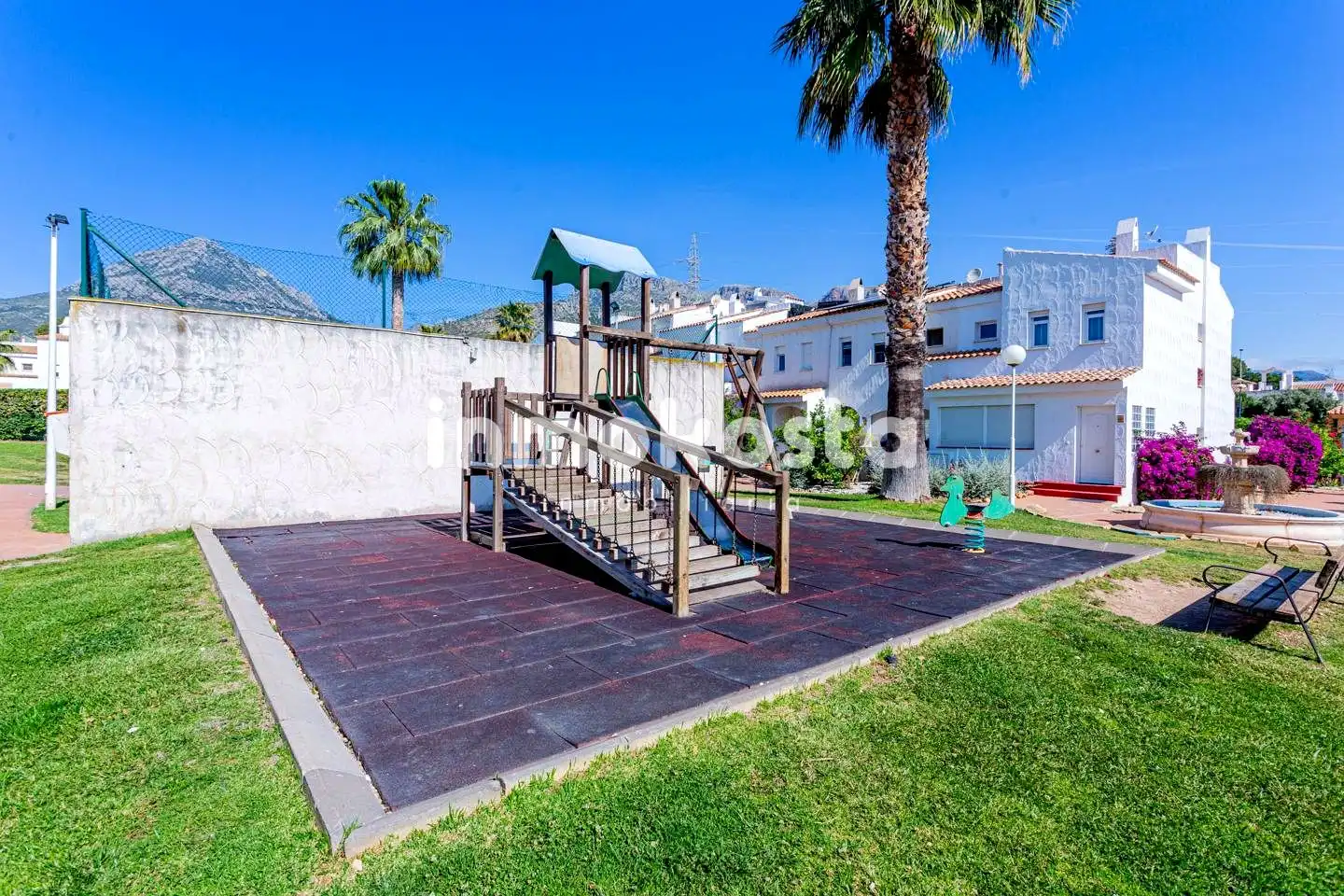 Außenansicht von Einfamilien-Reihenhaus zum Verkauf in La Nucia mit Klimaanlage, Privatgarten und Terrasse