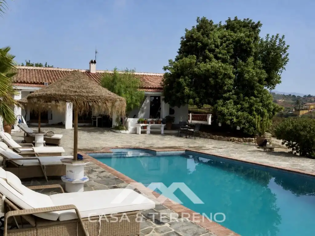 Jardí de Casa o xalet en venda en Vélez-Málaga amb Aire condicionat, Jardí privat i Terrassa
