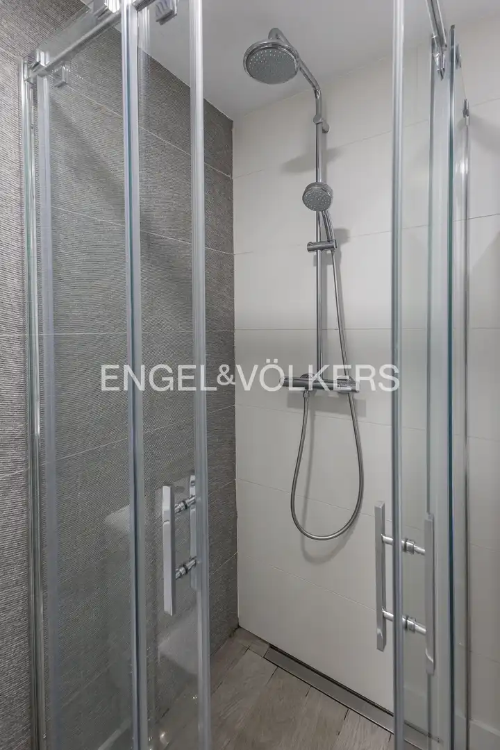 Badezimmer von Dachboden zum Verkauf in Madrid mit Klimaanlage, Heizung und Terrasse