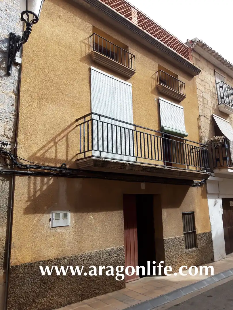 Balcony of Houses for sale in Maella  with Furnished, Oven and Washing machine