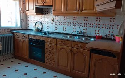 Kitchen of Flat for sale in Zamora Capital   with Heating, Parquet flooring and Balcony