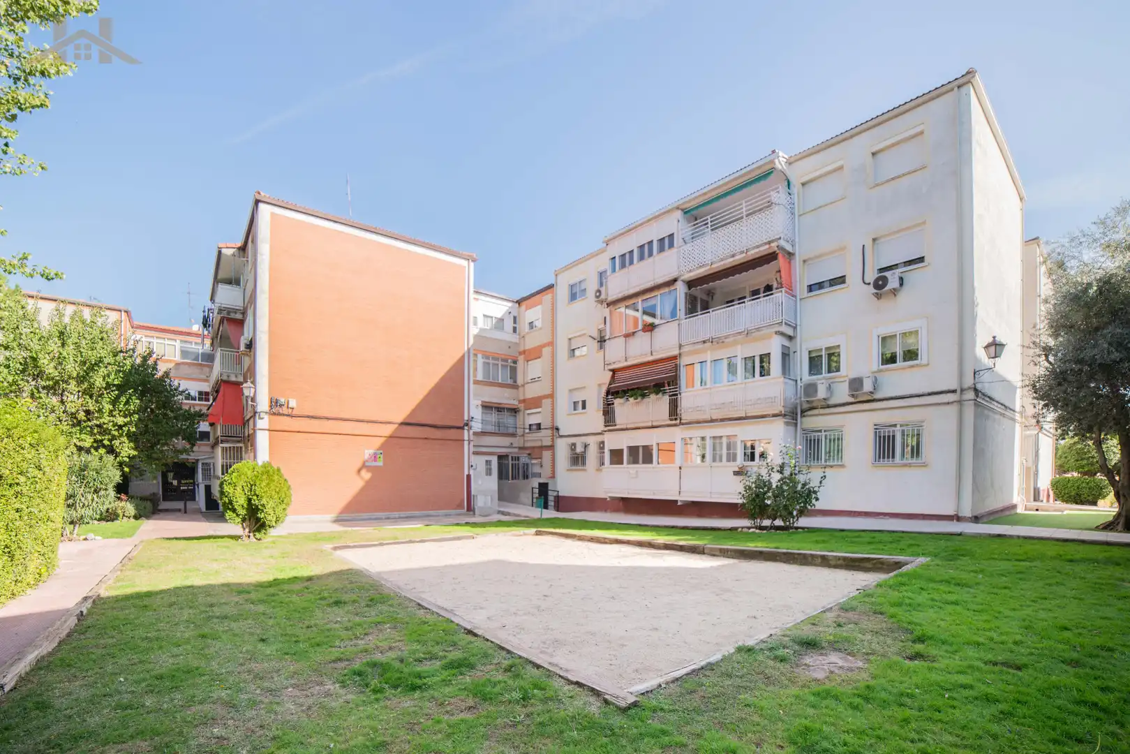 Vista exterior de Pis en venda en Sevilla la Nueva amb Calefacció i Piscina comunitària