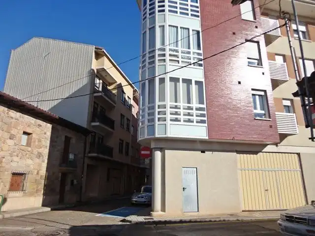 Außenansicht von Wohnung zum Verkauf in Salas de los Infantes mit Heizung