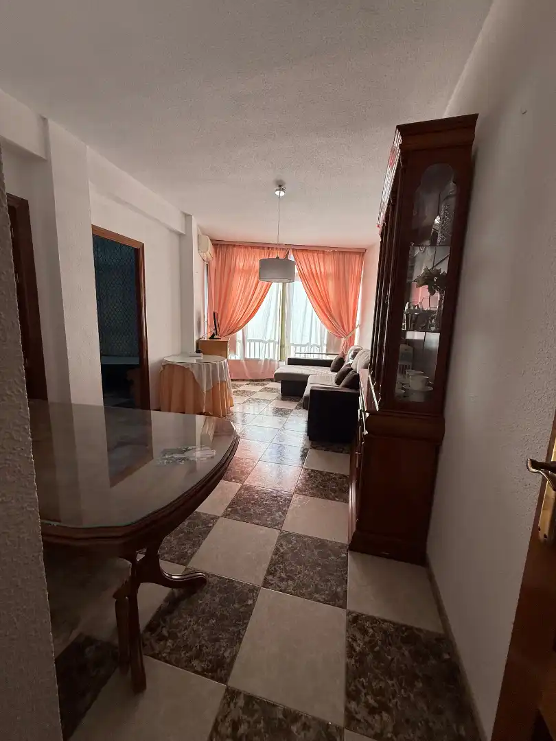 Flat with terrace to rent in Calle Cariñena