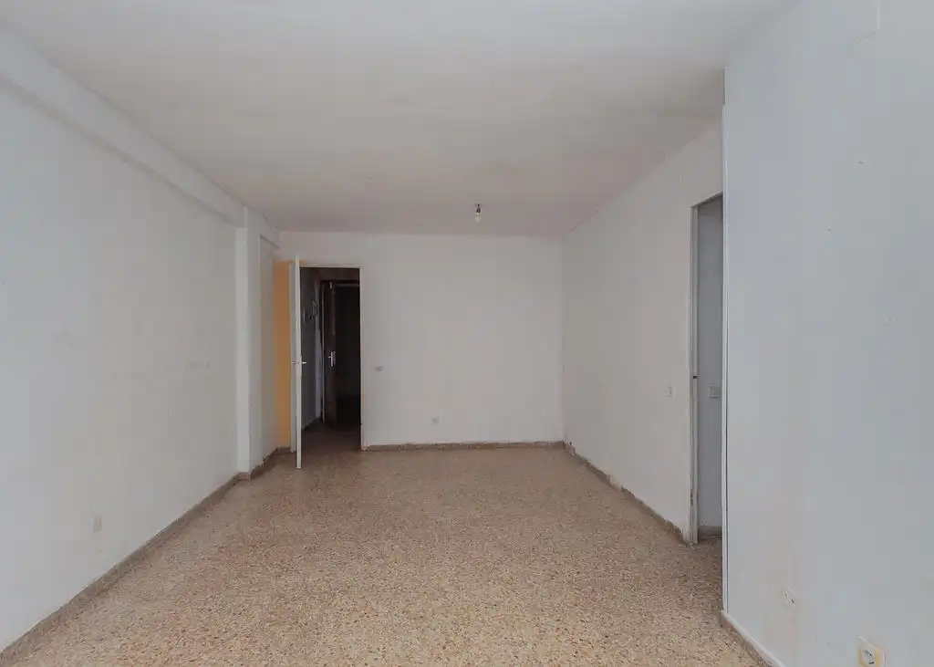 Flat with lift for sale in C/ Riu Llobregat, imagen 3
