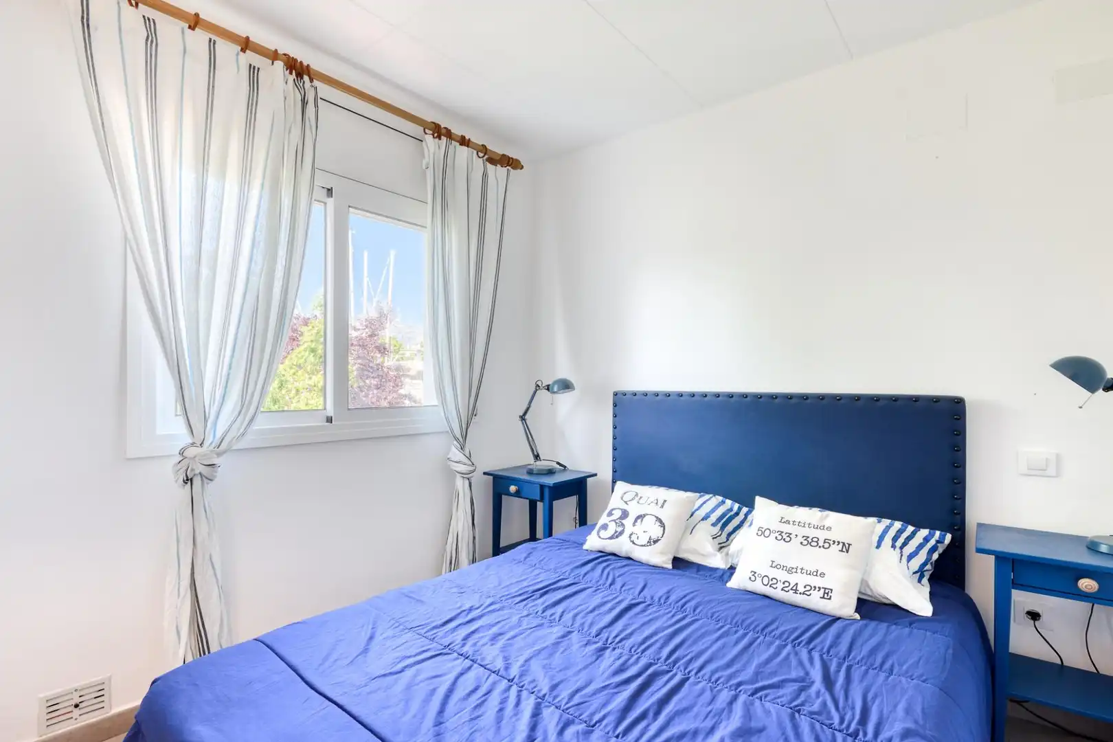 Dormitori de Casa o xalet en venda en Roses amb Jardí privat, Terrassa i Forn