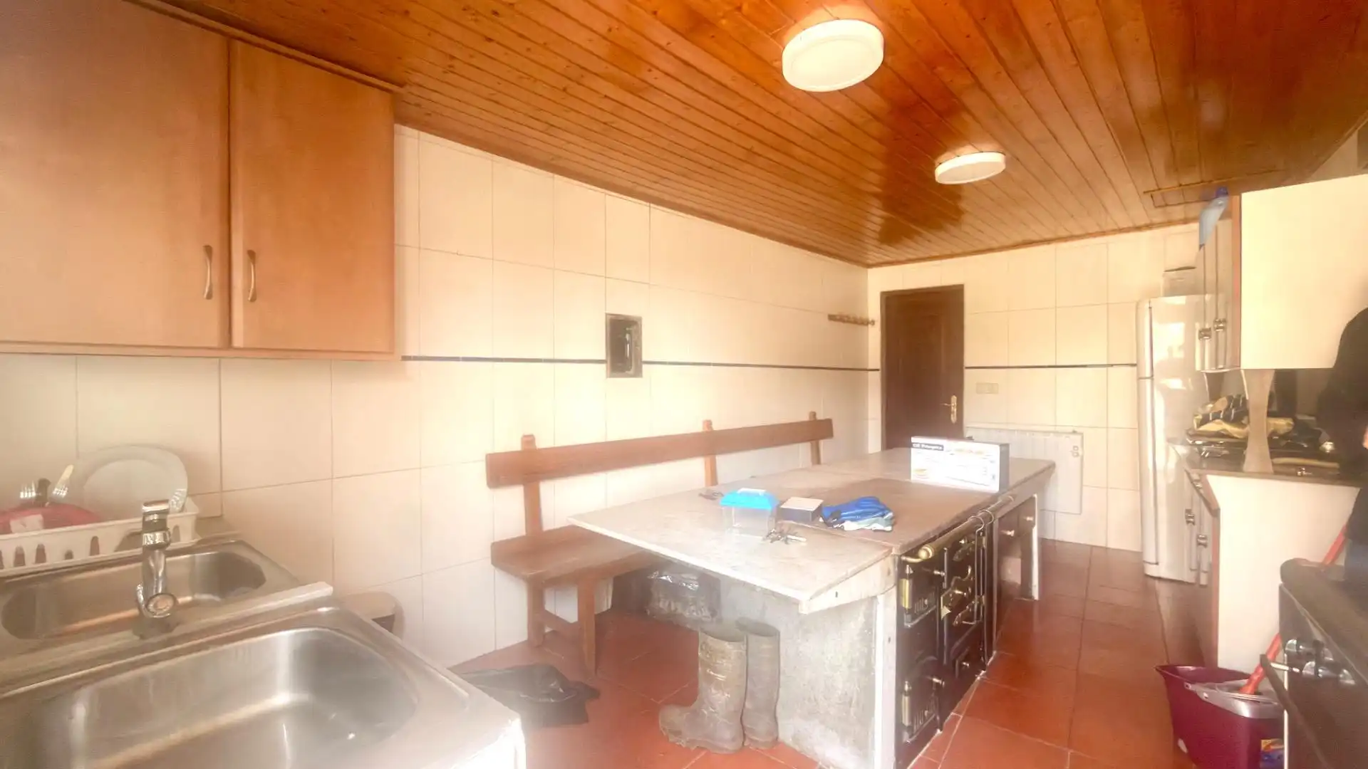 Cuina de Casa o xalet en venda en Dozón amb Calefacció, Terrassa i Traster