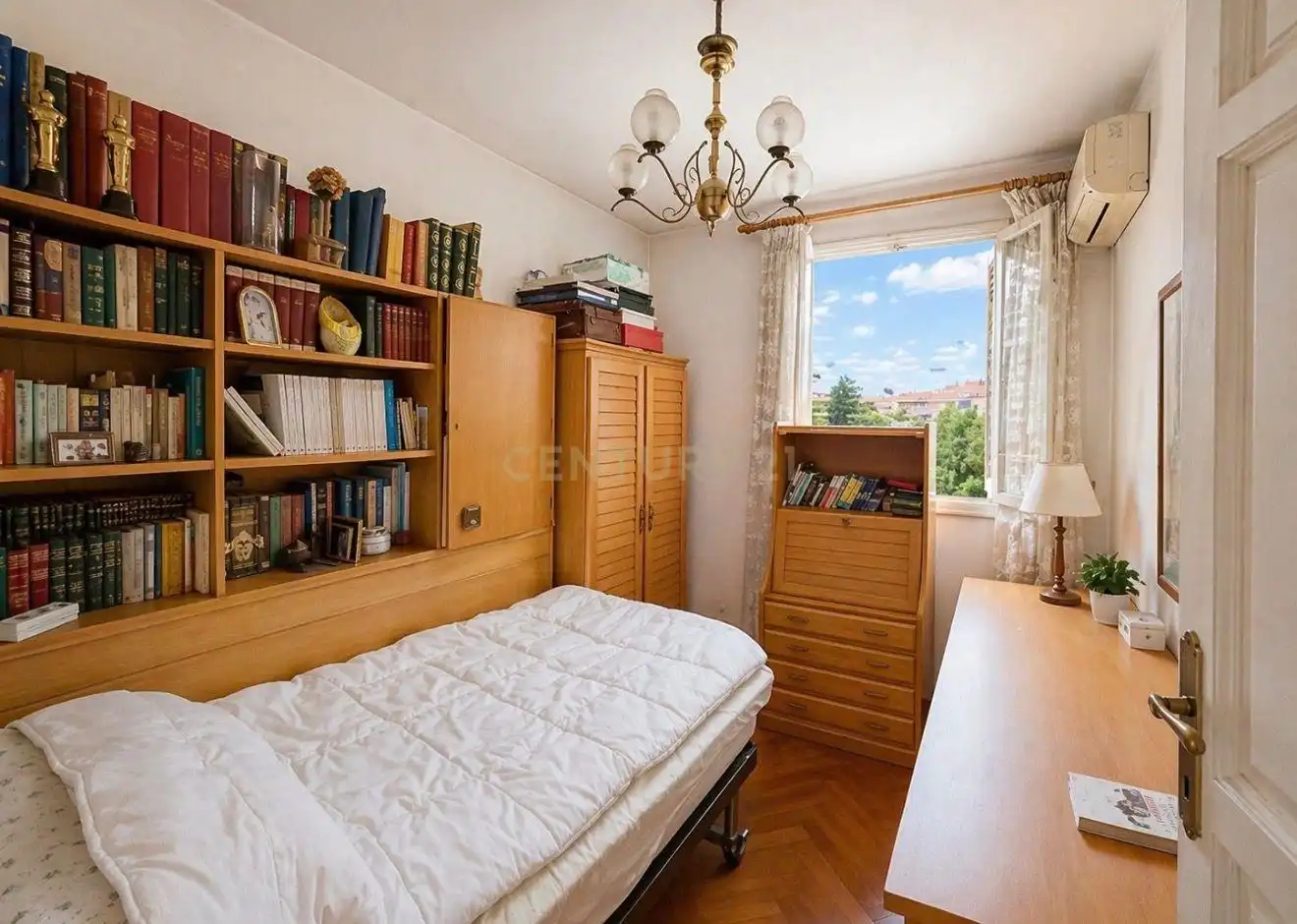 Bedroom of Houses for sale in Madrid  with Air Conditioner, Private garden and Storage room