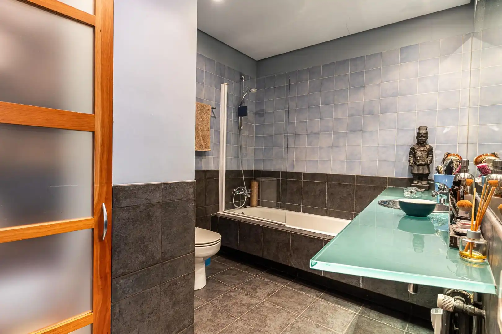 Badezimmer von Wohnung zum Verkauf in Madrid mit Klimaanlage und Abstellraum