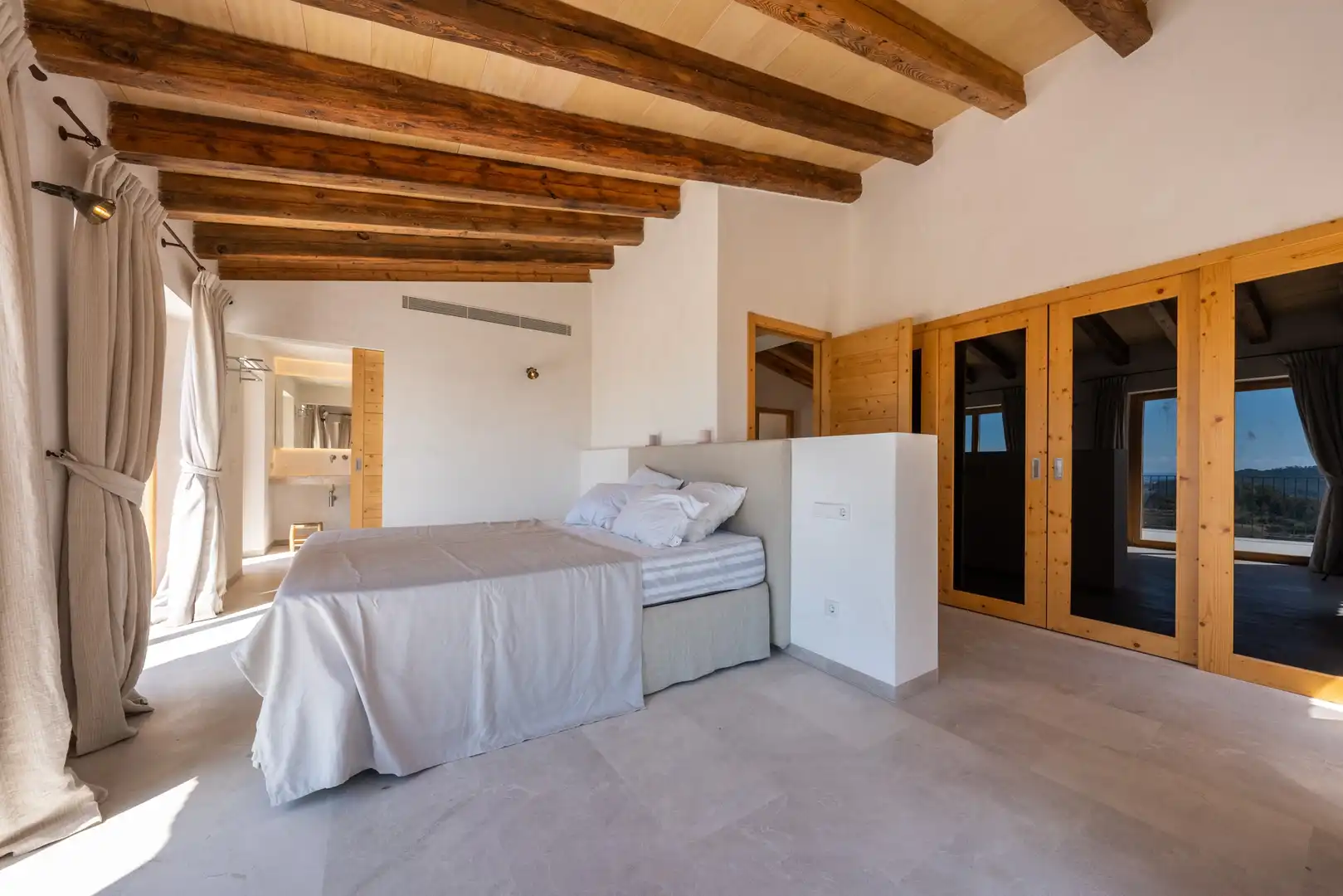 Schlafzimmer von Country house zum Verkauf in Son Servera mit Klimaanlage, Heizung und Terrasse