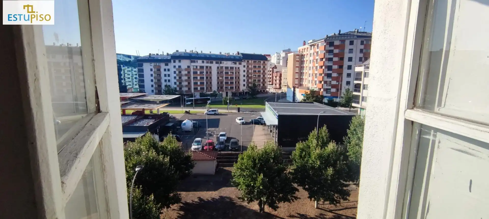 Aparcament de Pis en venda en León Capital  amb Calefacció, Terrassa i Balcó