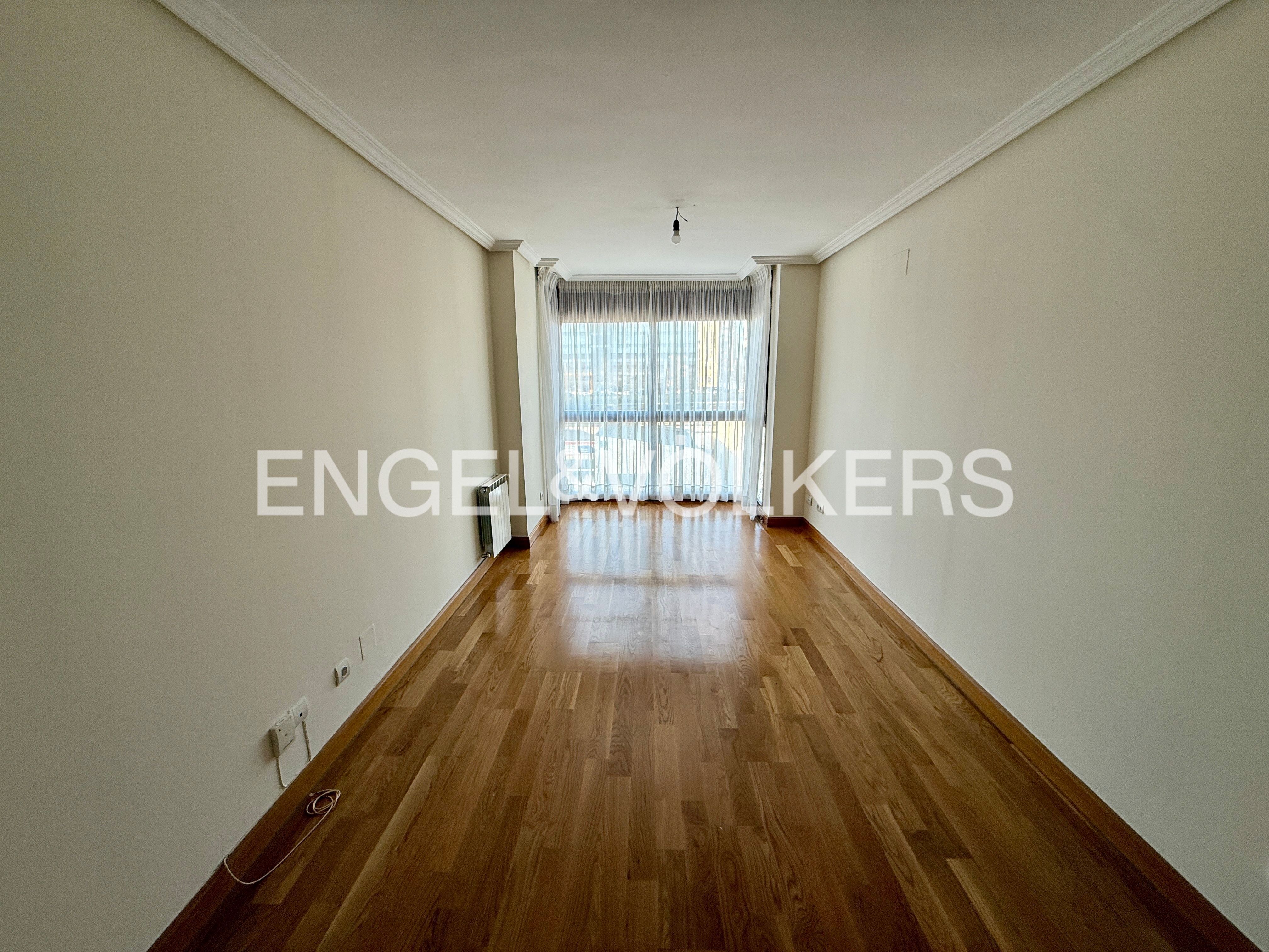 Sala d'estar de Pis de lloguer en  Madrid Capital amb Aire condicionat, Calefacció i Parquet