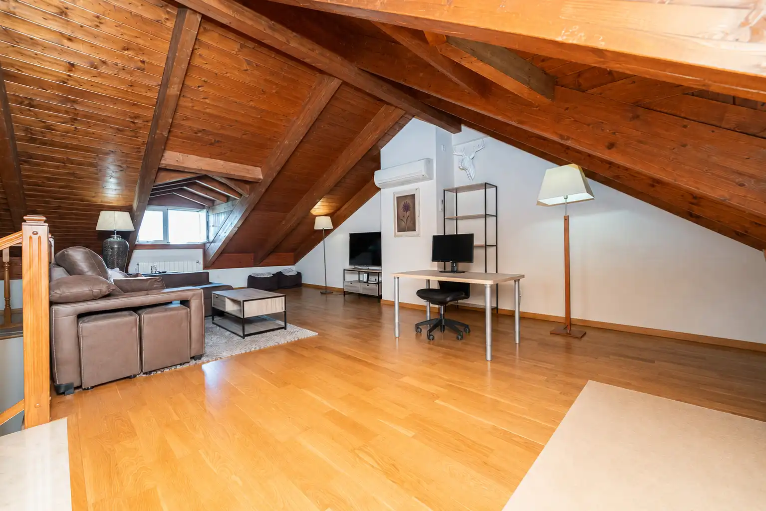 Sala d'estar de Casa adosada en venda en Boadilla del Monte amb Aire condicionat, Calefacció i Jardí privat