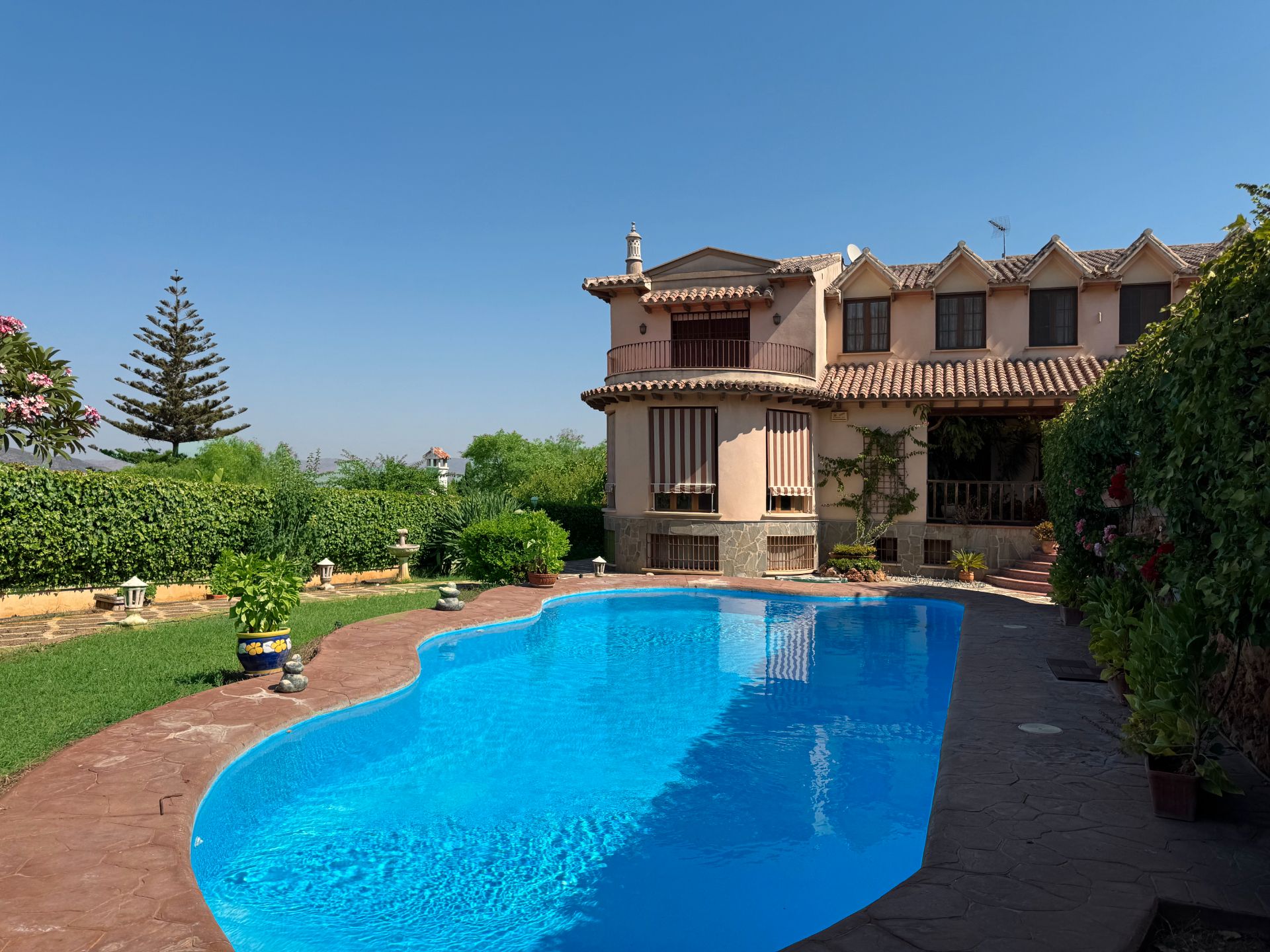 Piscina de Casa o chalet en venta en Alhaurín de la Torre con Aire acondicionado, Calefacción y Jardín privado