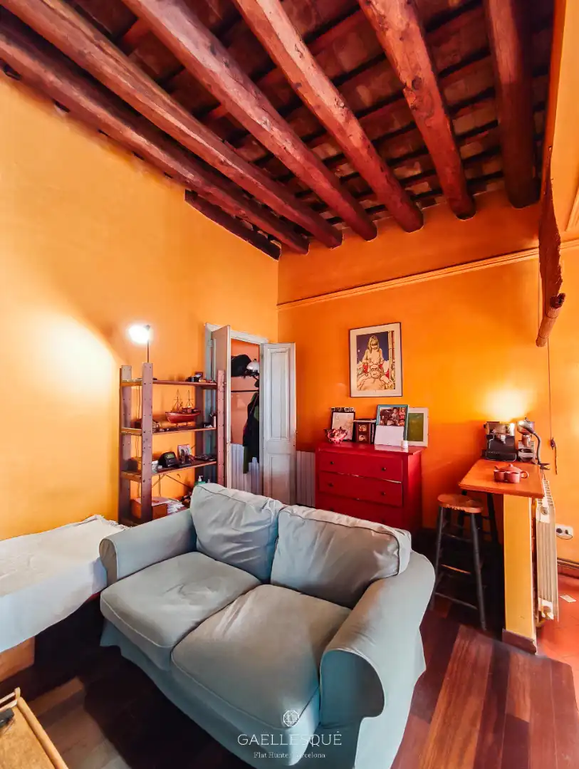Sala d'estar de Casa adosada en venda en Barcelona amb Calefacció, Jardí privat i Terrassa