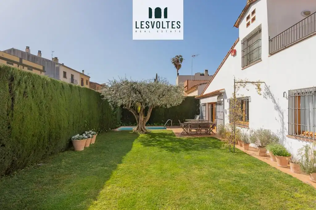 Vista exterior de Casa o chalet en venta en La Bisbal d'Empordà con Aire acondicionado, Calefacción y Jardín privado