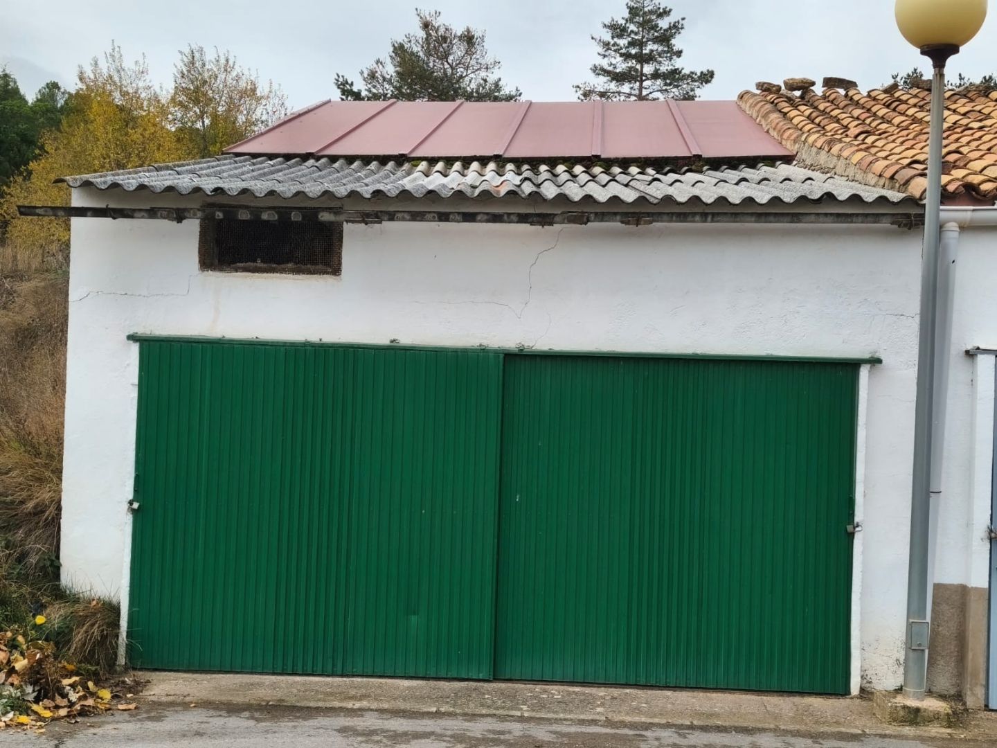 Exterior view of Garage for sale in Escucha