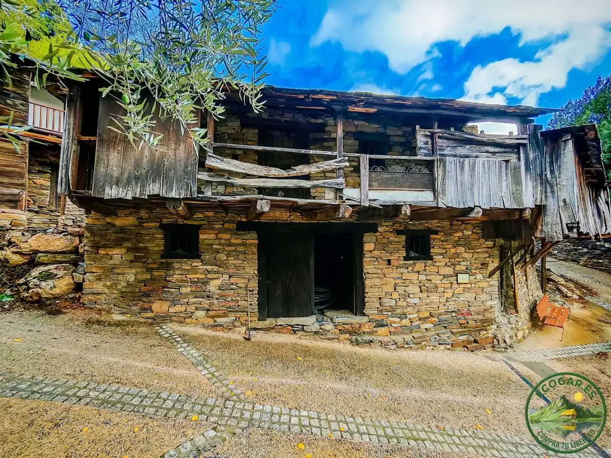 Vista exterior de Casa adosada en venta en Ponferrada