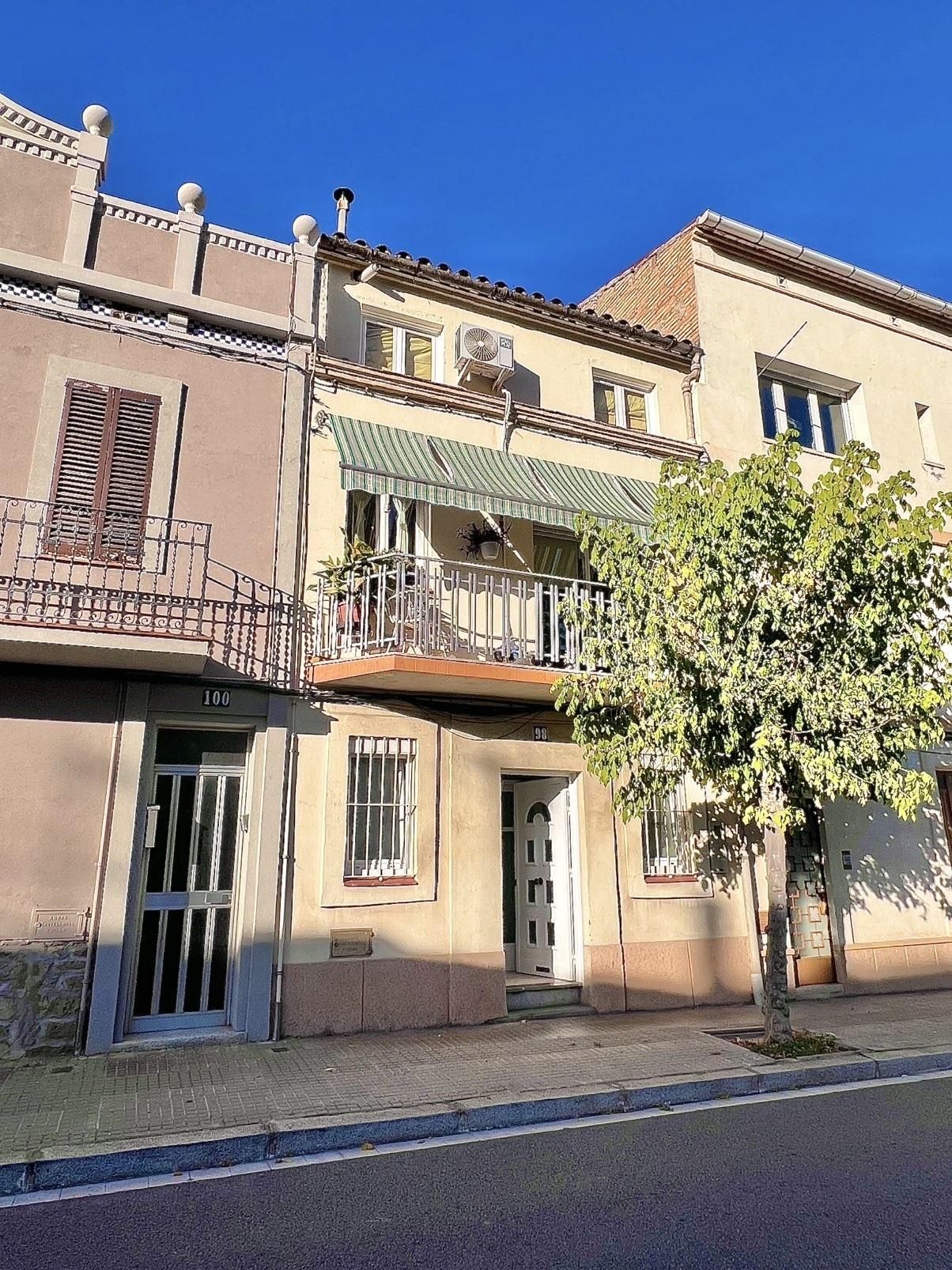 Vista exterior de Casa adosada en venda en Castellbell i el Vilar amb Aire condicionat, Calefacció i Jardí privat