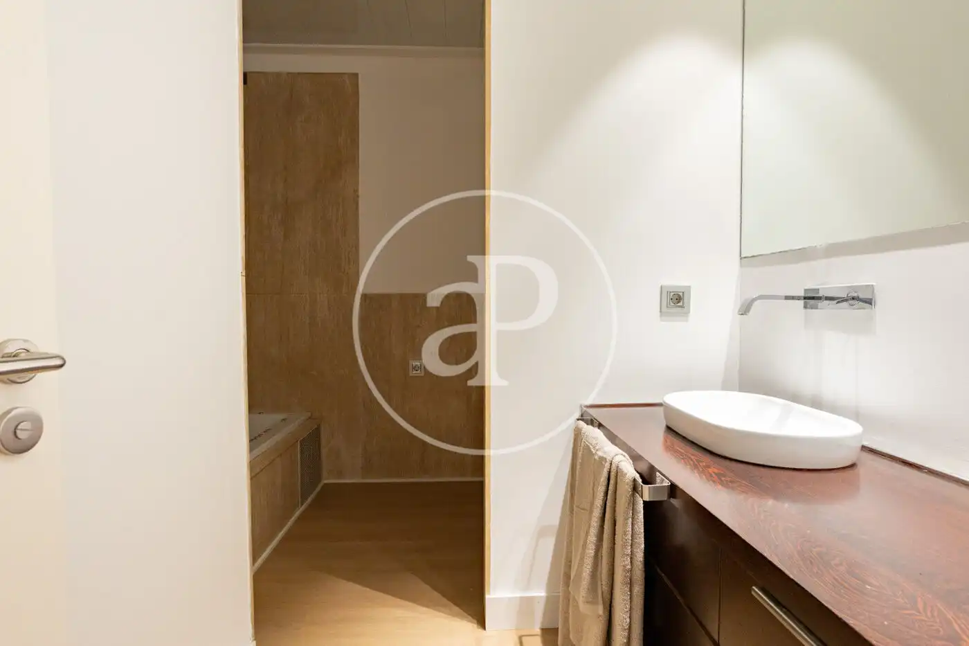 Baño de Piso de alquiler en Valencia con Aire acondicionado, Calefacción y Trastero