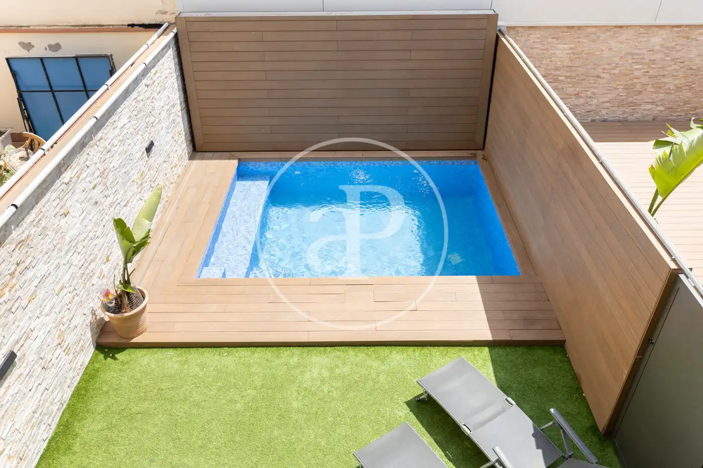 Piscina de Casa adosada en venda en Sabadell amb Aire condicionat, Calefacció i Terrassa