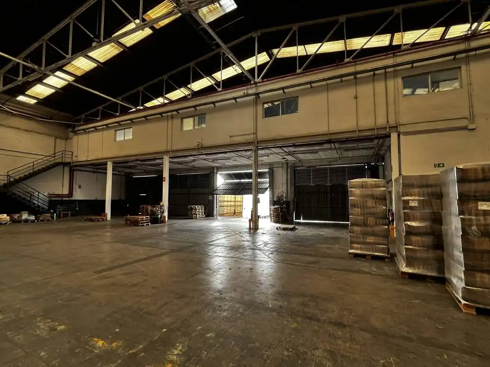 Nau industrial de lloguer en Parets del Vallès