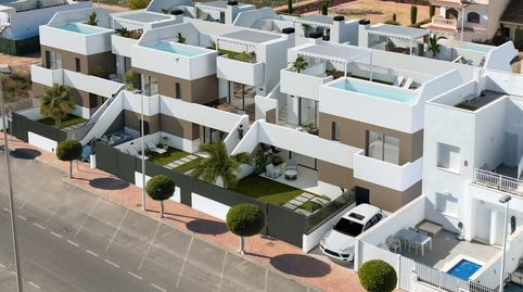 APARTAMENTO BUNGALOW DE 2 DORMITORIOS, 2 BANtildeOS, TERRAZA Y PISCINA ndash A 700 M DE LA COSTA EN SAN PEDRO DEL PINATAR, MURCIA