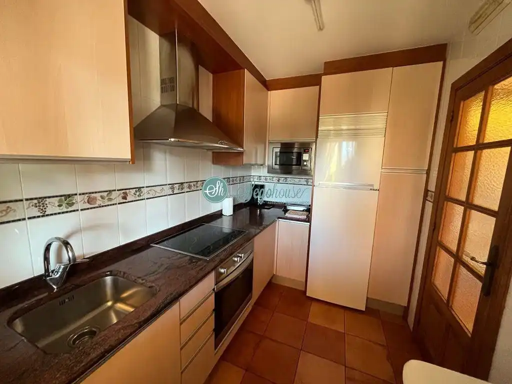 Cuina de Casa o xalet de lloguer en Palazuelos de Eresma amb Calefacció, Terrassa i Moblat