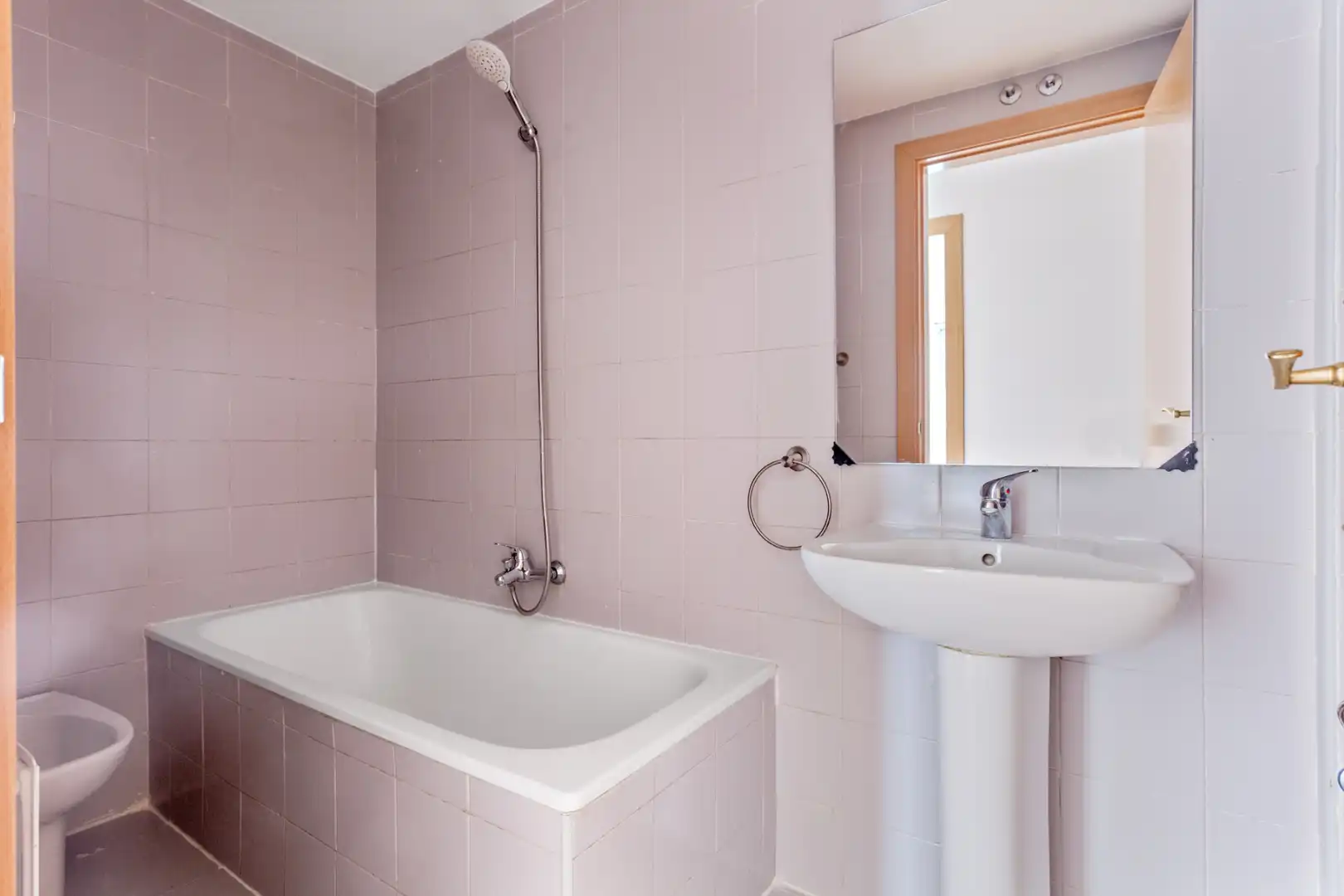 Bathroom of Flat for sale in Madrid  with Community pool