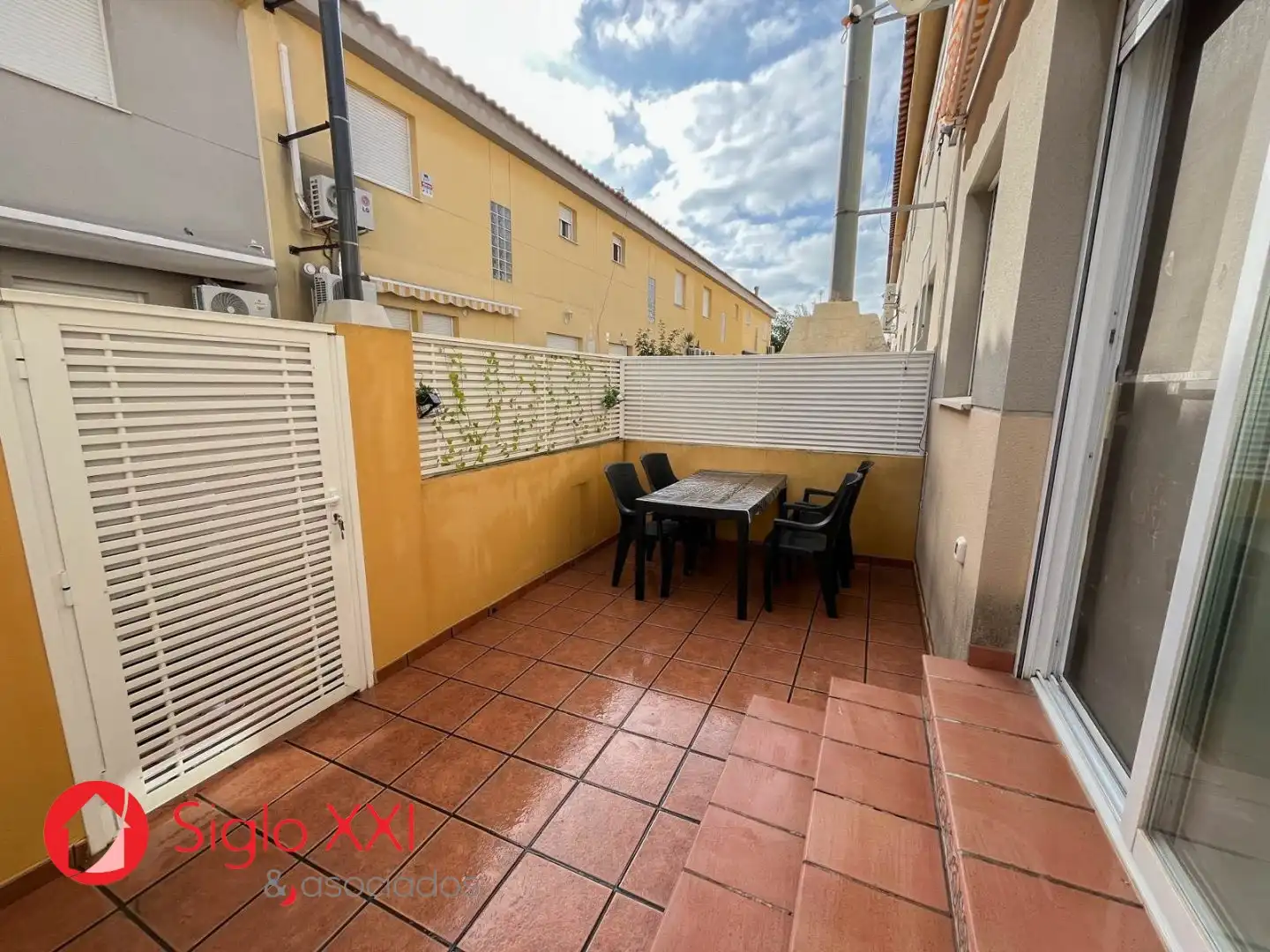 Terrasse von Einfamilien-Reihenhaus zum Verkauf in Almazora / Almassora mit Klimaanlage, Heizung und Terrasse