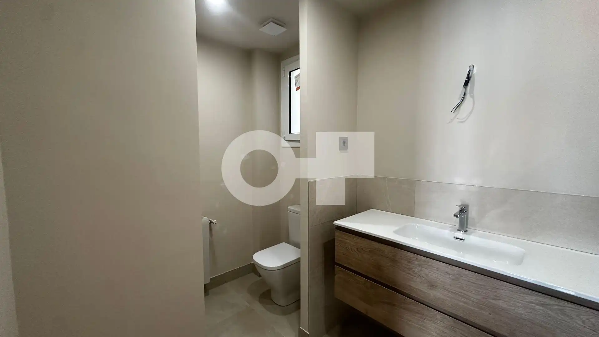 Badezimmer von Wohnung zur Miete in Barcelona mit Parkett, Terrasse und Alarm