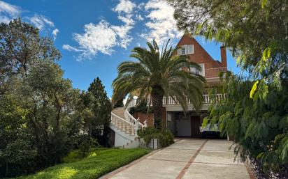 Vista exterior de Casa o xalet en venda en Alhaurín de la Torre amb Aire condicionat, Terrassa i Piscina