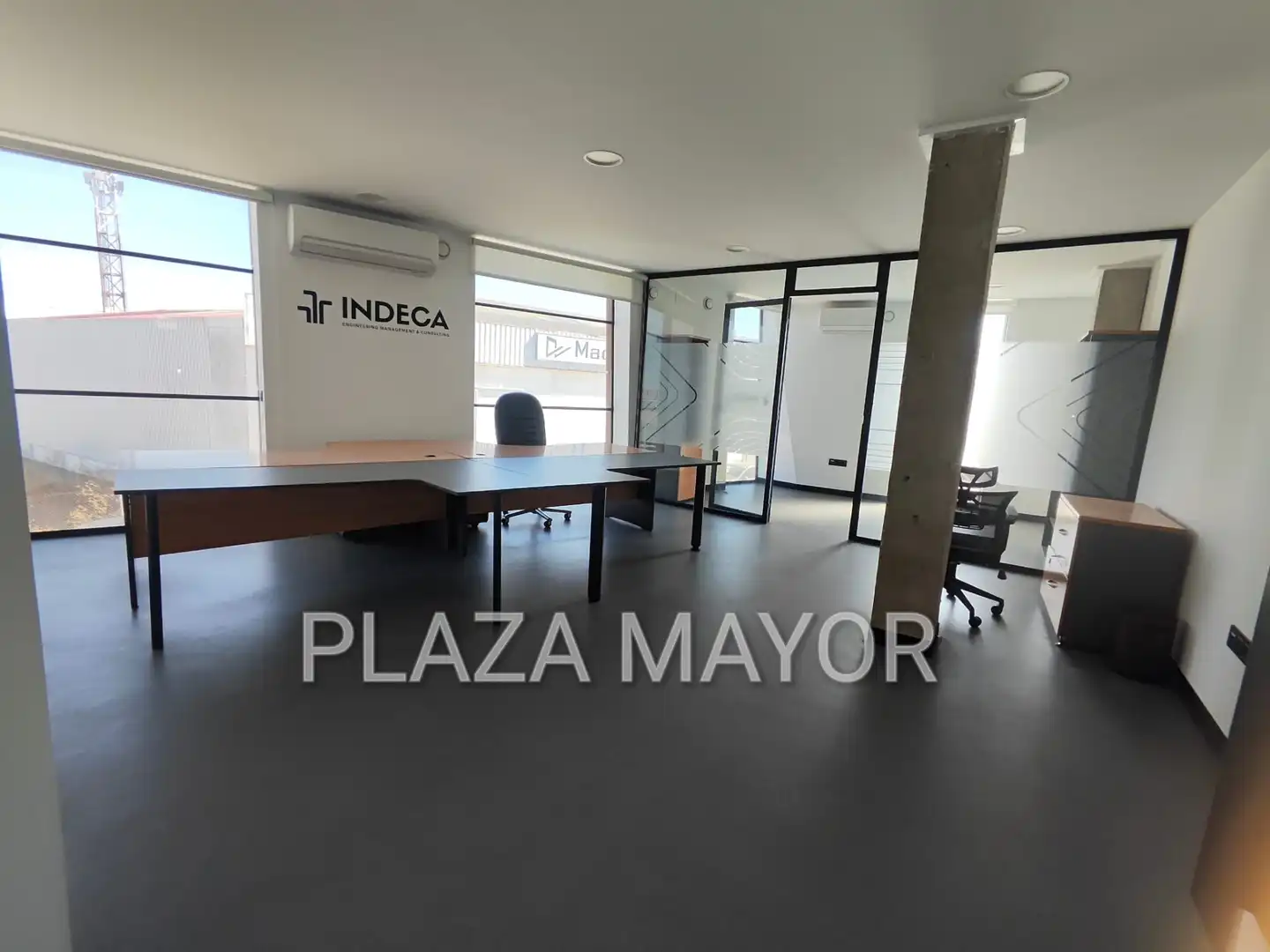 Vista exterior de Oficina de lloguer en Villares de la Reina amb Aire condicionat, Calefacció i Moblat